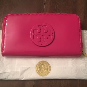 🆕NWT TORY BURCH pink zip wallet-Patent Leather